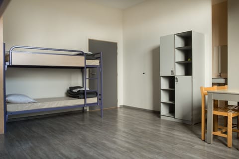 In-room safe, soundproofing, free WiFi, bed sheets