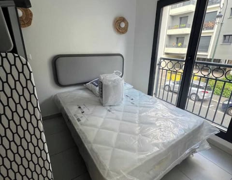 Apartment | 1 bedroom, laptop workspace, iron/ironing board, bed sheets