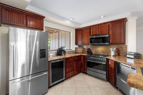 Condo, Multiple Beds, Balcony, Mountain View (Palm Villas at Mauna Lani H23) | Private kitchen | Fridge, microwave, oven, stovetop