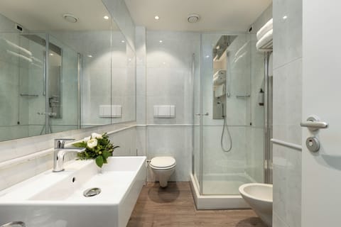 Down comforters, minibar, in-room safe, desk