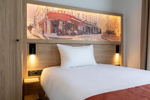 Comfort Room | Premium bedding, desk, laptop workspace, free WiFi