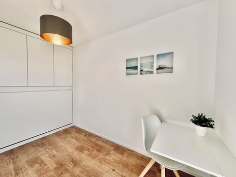 Business Apartment | Iron/ironing board, free WiFi