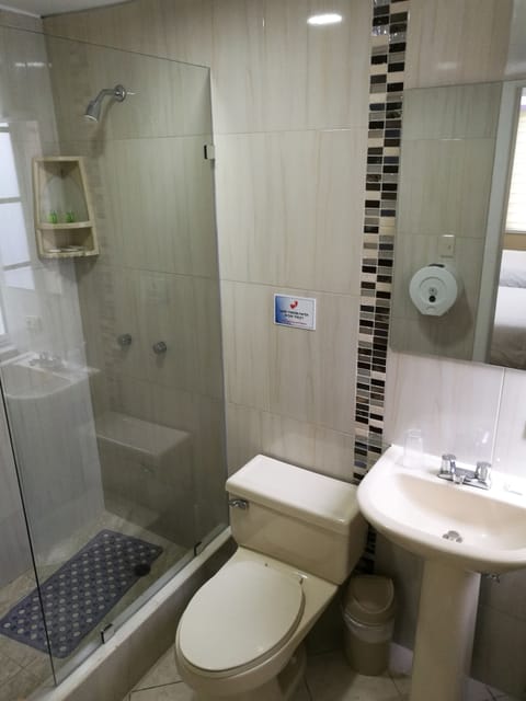 Family Quadruple Room | Bathroom | Shower, free toiletries, towels