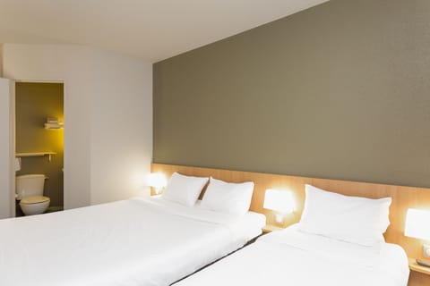 Triple Room, Non Smoking | Premium bedding, desk, laptop workspace, soundproofing