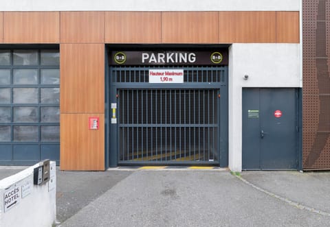 Self parking (EUR 10 per day)