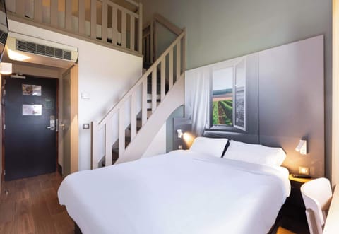 Quadruple Room, Non Smoking | Desk, soundproofing, cribs/infant beds, free WiFi