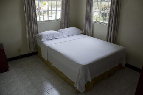 1 bedroom, iron/ironing board, rollaway beds, free WiFi