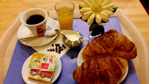 Daily continental breakfast (EUR 7.00 per person)
