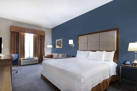 Suite, 1 King Bed, Non Smoking | Premium bedding, in-room safe, desk, iron/ironing board