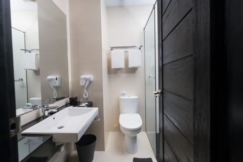 Standard City View | Bathroom | Shower, free toiletries, hair dryer, slippers