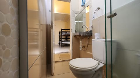 Standard Room | Bathroom | Shower, free toiletries, hair dryer, towels