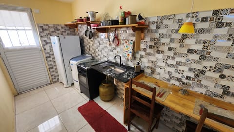 Flat 2 Acesso Por fora da Pousada | Private kitchen