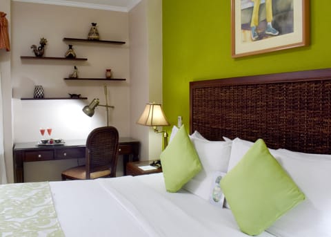 Executive Room, 1 King Bed | Premium bedding, down comforters, Select Comfort beds, minibar