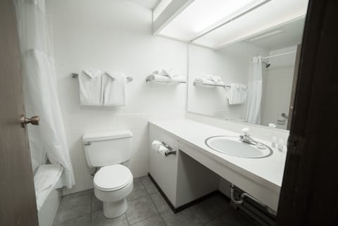 Standard Room, Multiple Beds | Bathroom | Combined shower/tub, free toiletries, towels