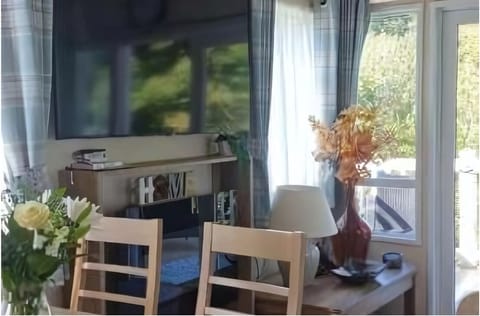 Cabin, 2 Bedrooms (Edgewater Retreat) | Individually furnished, free wired internet, bed sheets