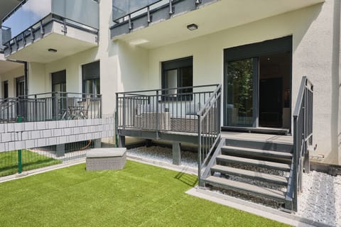 Classic Apartment | Terrace/patio
