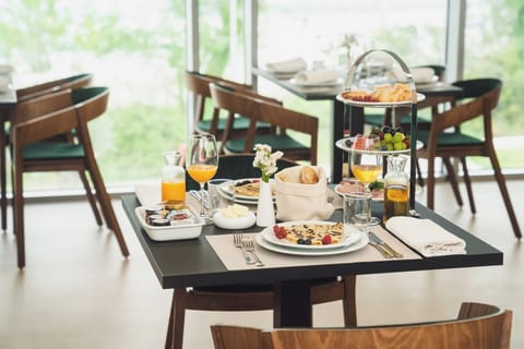 Free daily full breakfast