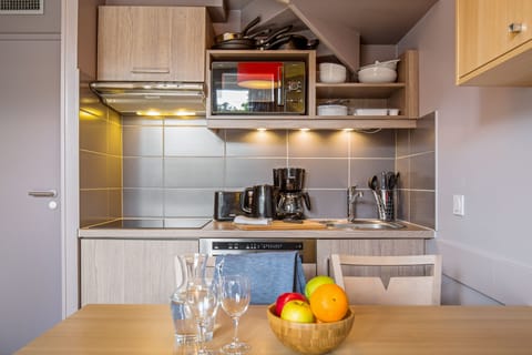 Apartment 4 people - 1 bedroom - Duplex | Private kitchenette | Fridge, microwave, stovetop, dishwasher