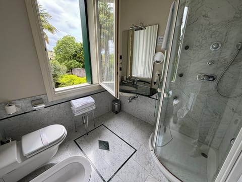 Superior Double or Twin Room | Bathroom | Free toiletries, hair dryer, bathrobes, slippers