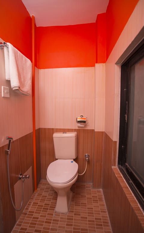 Deluxe Single Room | Bathroom | Shower, bathrobes, slippers, bidet