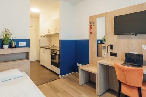 Basic Single Room | Desk, free WiFi