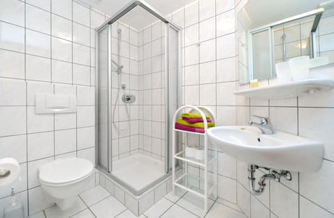 Shower, rainfall showerhead, free toiletries, hair dryer