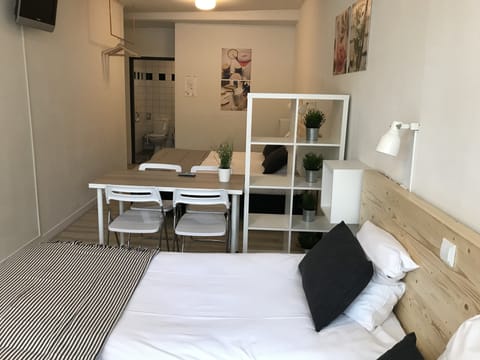 Family Room | Desk, cribs/infant beds, free WiFi, bed sheets