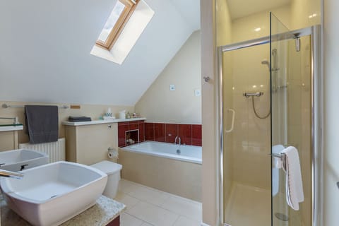 Superior Double Room, Ensuite, Garden View (Shell) | Bathroom