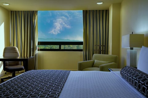 Club Room, 1 King Bed | Property amenity