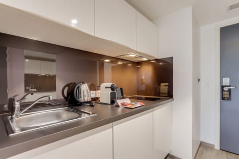 STANDARD STUDIO (DOUBLE BED) | Private kitchenette | Fridge, microwave, stovetop, electric kettle