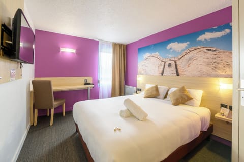 Individually decorated, desk, laptop workspace, free WiFi