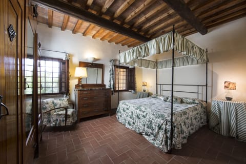 Traditional Apartment, 4 Bedrooms, Patio (N’antia) | 1 bedroom, down comforters, minibar, in-room safe
