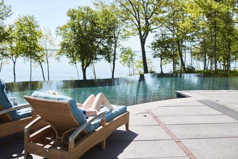 Outdoor pool, sun loungers