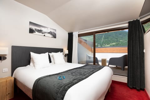 Junior Suite, Resort View | Minibar, in-room safe, free WiFi, bed sheets