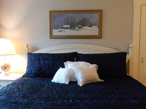 Deluxe Room, 1 King Bed | Individually decorated, individually furnished, free WiFi, bed sheets