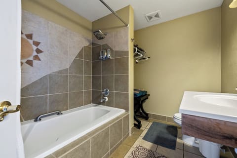 Standard Room, 1 King Bed, Sauna | Bathroom | Free toiletries, hair dryer, towels, soap