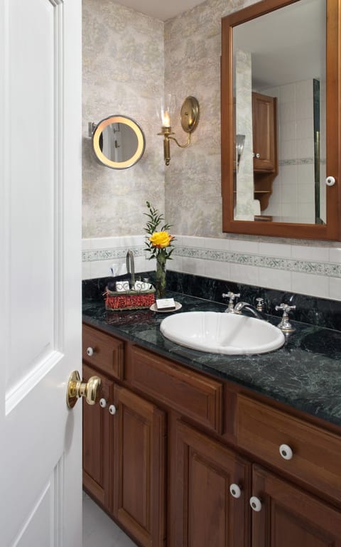 Suite, Private Bathroom (Sebago Suite) | Bathroom | Shower, hair dryer, towels, soap