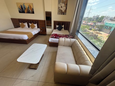 Luxury Room | Laptop workspace, blackout drapes, iron/ironing board, rollaway beds