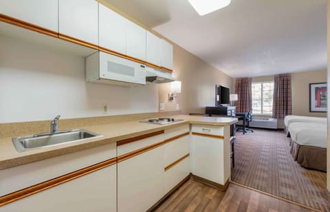 Studio, 2 Double Beds, Non Smoking | Desk, laptop workspace, iron/ironing board, free WiFi