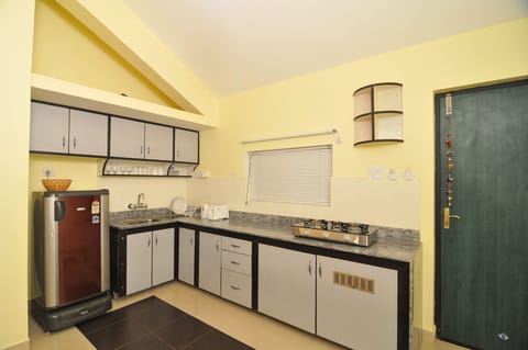 Premier Apartment, 1 Double Bed, Smoking, Garden View | Private kitchen | Full-size fridge, coffee/tea maker, electric kettle