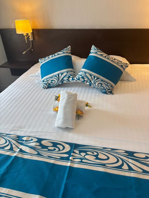 Premium bedding, in-room safe, desk, laptop workspace