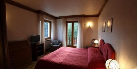 Double or Twin Room | Desk, cribs/infant beds, free WiFi, bed sheets