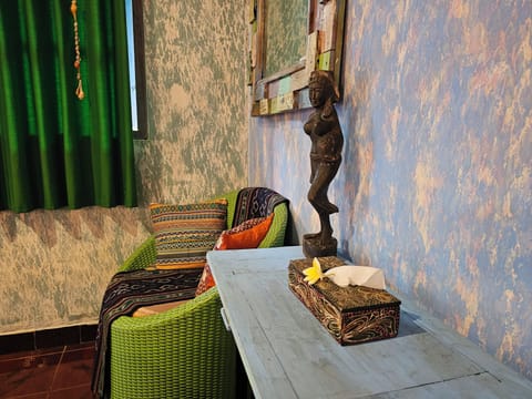 Standard Triple Room, 3 Twin Beds, Non Smoking, Garden View | Individually decorated, individually furnished, bed sheets