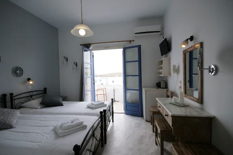Double or Twin Room | In-room safe, iron/ironing board, free WiFi, bed sheets