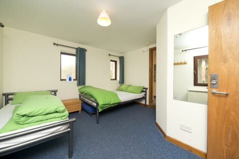 Room (3 Bed Private) | Bed sheets, wheelchair access