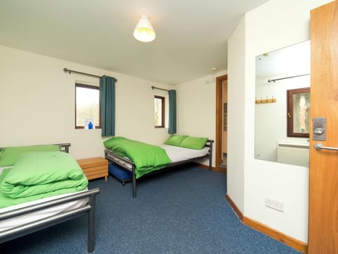 Room (3 Bed Private) | Bed sheets, wheelchair access