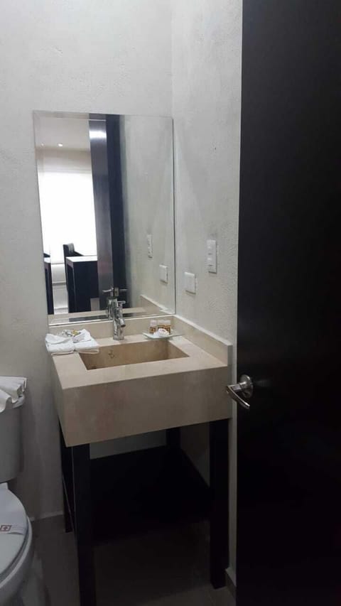 Executive Apartment, 1 Bedroom | Bathroom | Shower, hair dryer, towels