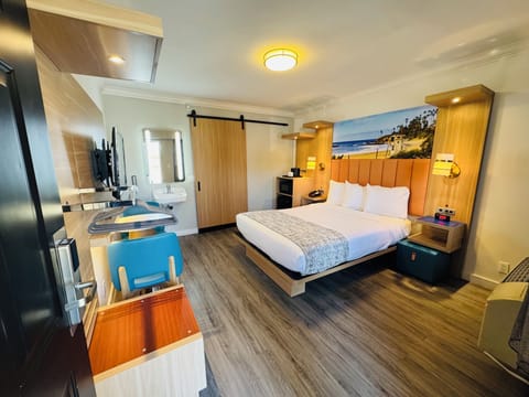 1 Queen Bed Accessible | Desk, laptop workspace, blackout drapes, iron/ironing board