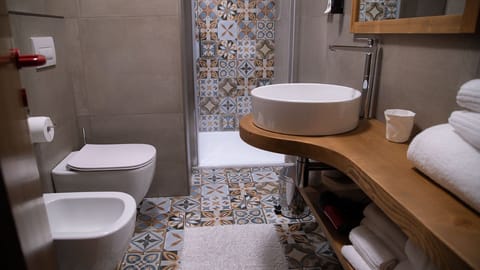 Superior Room, Balcony | Bathroom