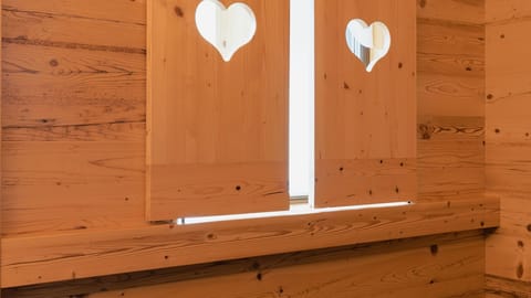 Chalet | In-room safe, free WiFi